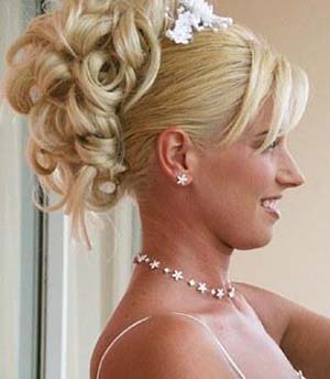 chignon-cheveux-frises.jpg