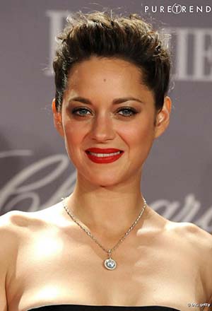 chignons cheveux frises