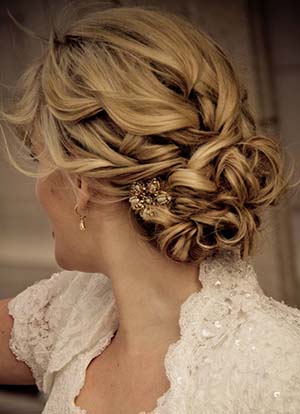 coiffure de mariage chignon boucle